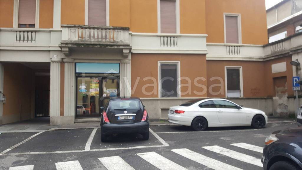 negozio in vendita a Castellanza in zona Castegnate