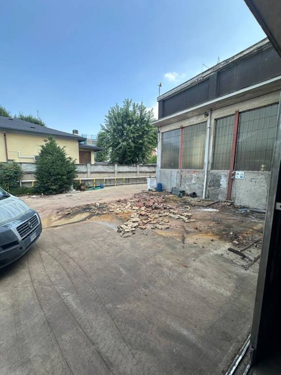 capannone in vendita a Castellanza