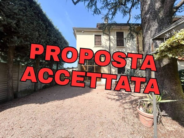 casa indipendente in vendita a Castellanza in zona Castegnate