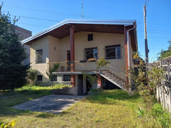 casa indipendente in vendita a Castellanza