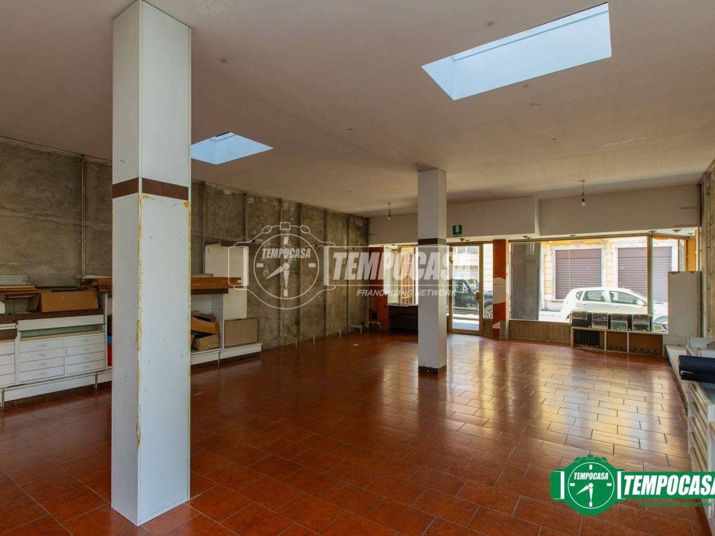 negozio in vendita a Castellanza