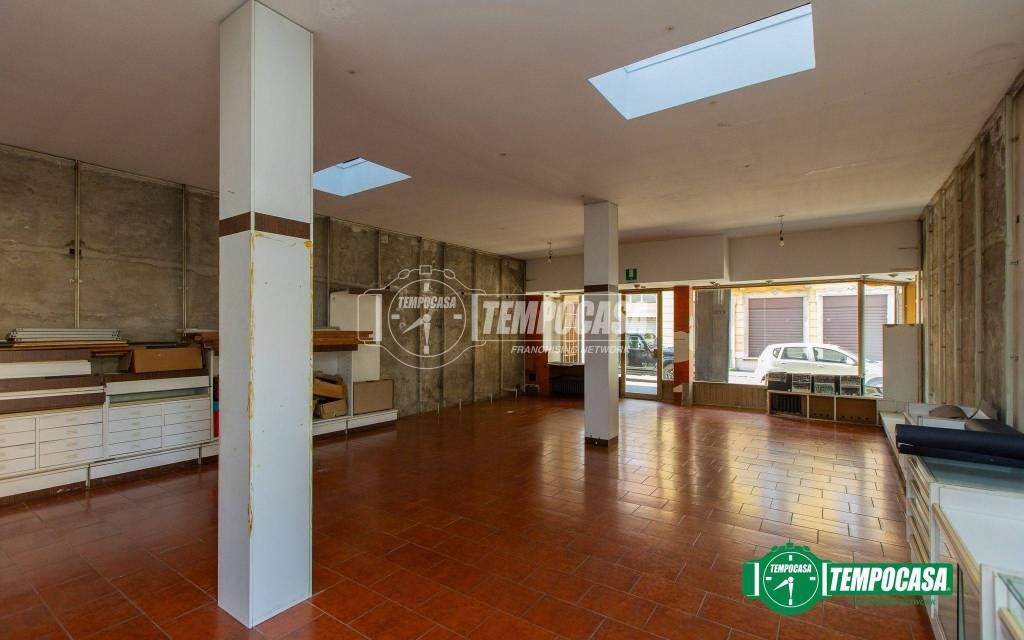 negozio in vendita a Castellanza
