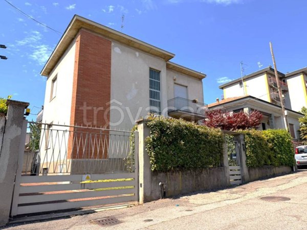 casa indipendente in vendita a Castellanza