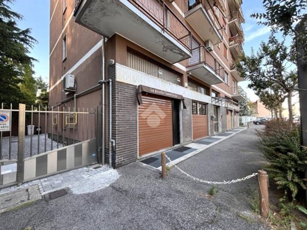 locale commerciale in vendita a Castellanza in zona Castegnate