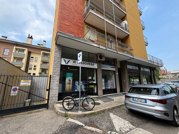 negozio in vendita a Castellanza in zona Castegnate