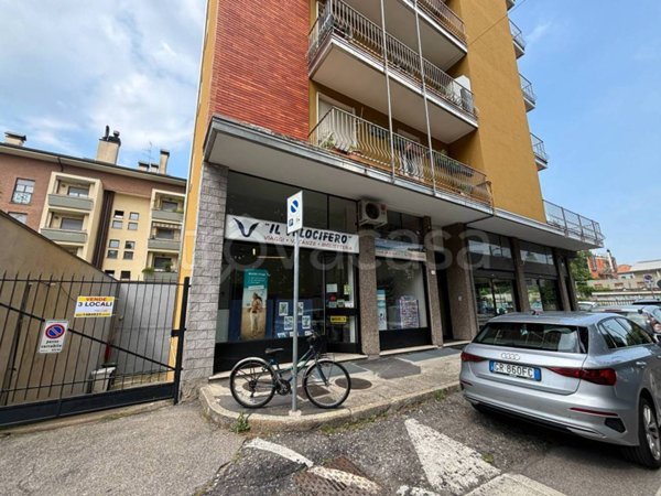 negozio in vendita a Castellanza in zona Castegnate