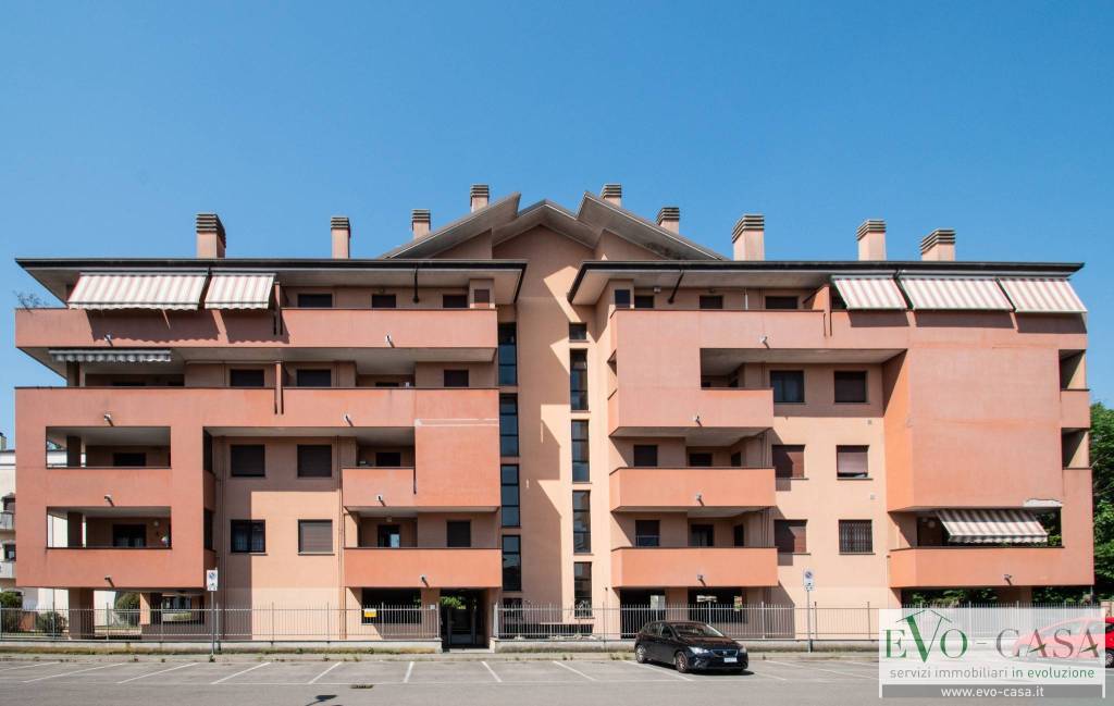 appartamento in vendita a Castellanza in zona Castegnate