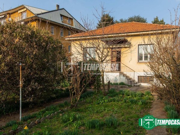 casa indipendente in vendita a Castellanza in zona Castegnate