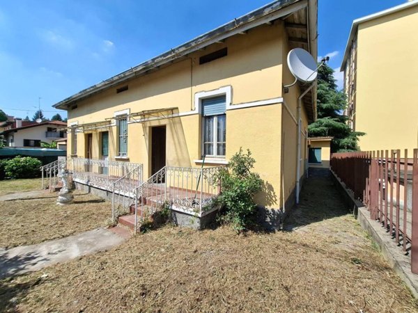 casa indipendente in vendita a Castellanza in zona Castegnate