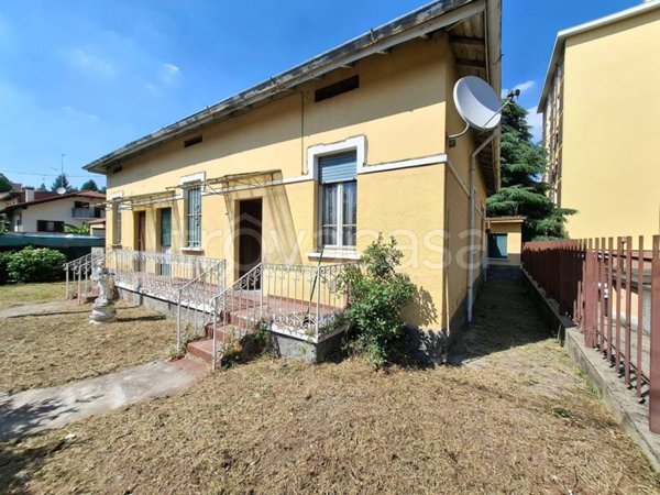 casa indipendente in vendita a Castellanza in zona Castegnate