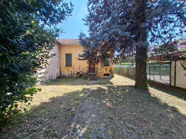 casa indipendente in vendita a Castellanza in zona Castegnate