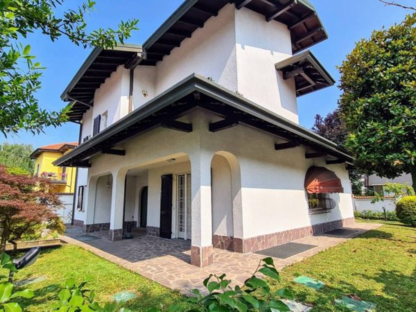 casa indipendente in vendita a Castellanza in zona Castegnate