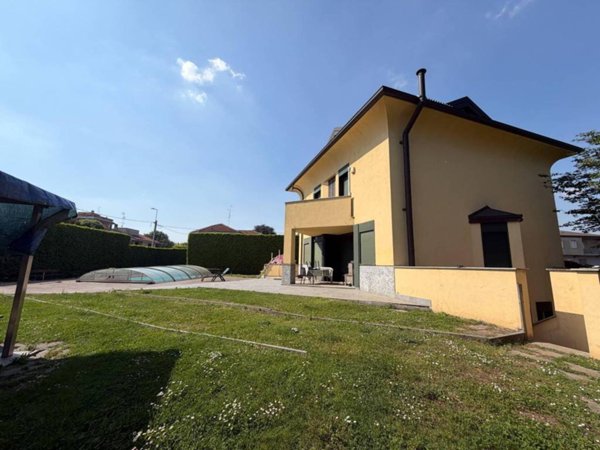 casa indipendente in vendita a Castellanza in zona Castegnate