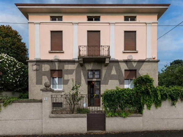 casa indipendente in vendita a Castellanza in zona Castegnate