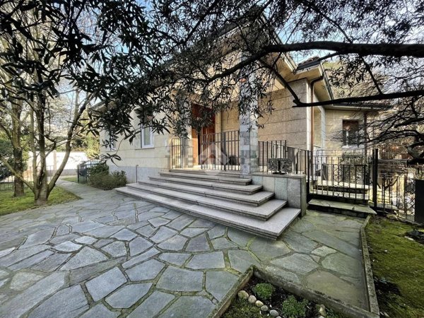 casa indipendente in vendita a Castellanza in zona Castegnate