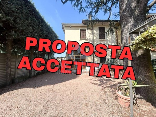 casa indipendente in vendita a Castellanza in zona Castegnate