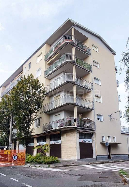 appartamento in vendita a Castellanza in zona Castegnate
