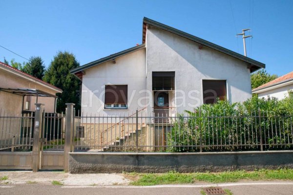 casa indipendente in vendita a Castellanza in zona Castegnate