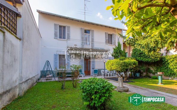 casa indipendente in vendita a Castellanza in zona Castegnate