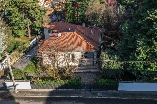 casa indipendente in vendita a Castellanza in zona Castegnate