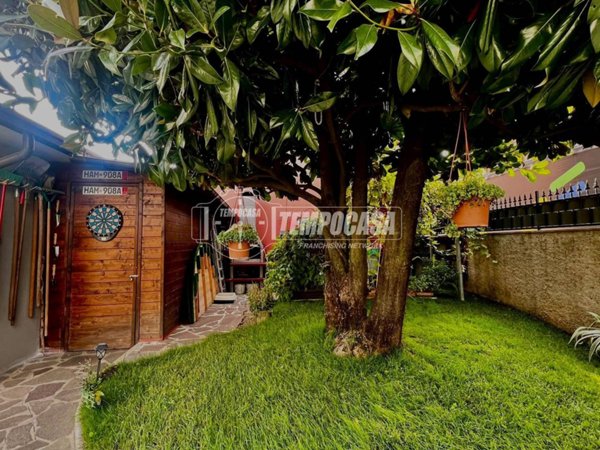 casa indipendente in vendita a Castellanza in zona Castegnate