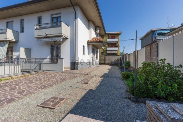 appartamento in vendita a Castellanza in zona Castegnate