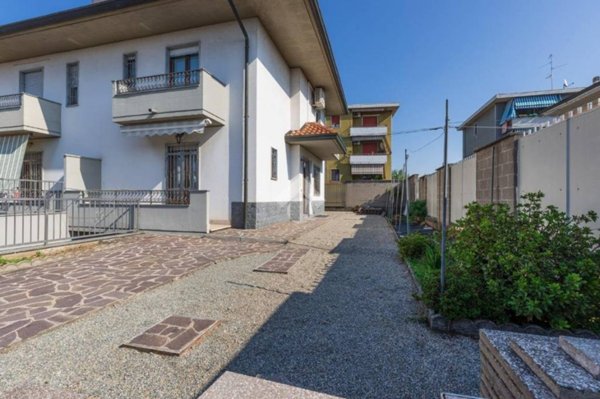 casa indipendente in vendita a Castellanza in zona Castegnate