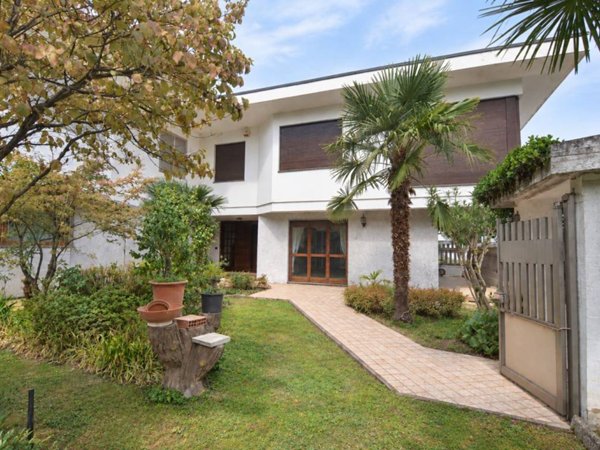 casa indipendente in vendita a Castellanza in zona Buon Gesù