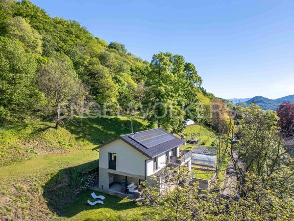 casa indipendente in vendita a Castello Cabiaglio