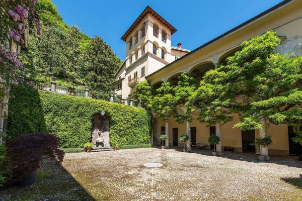 villa in vendita a Castello Cabiaglio