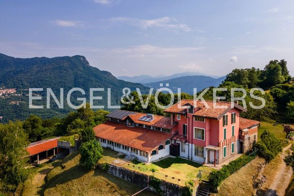 villa in vendita a Castello Cabiaglio