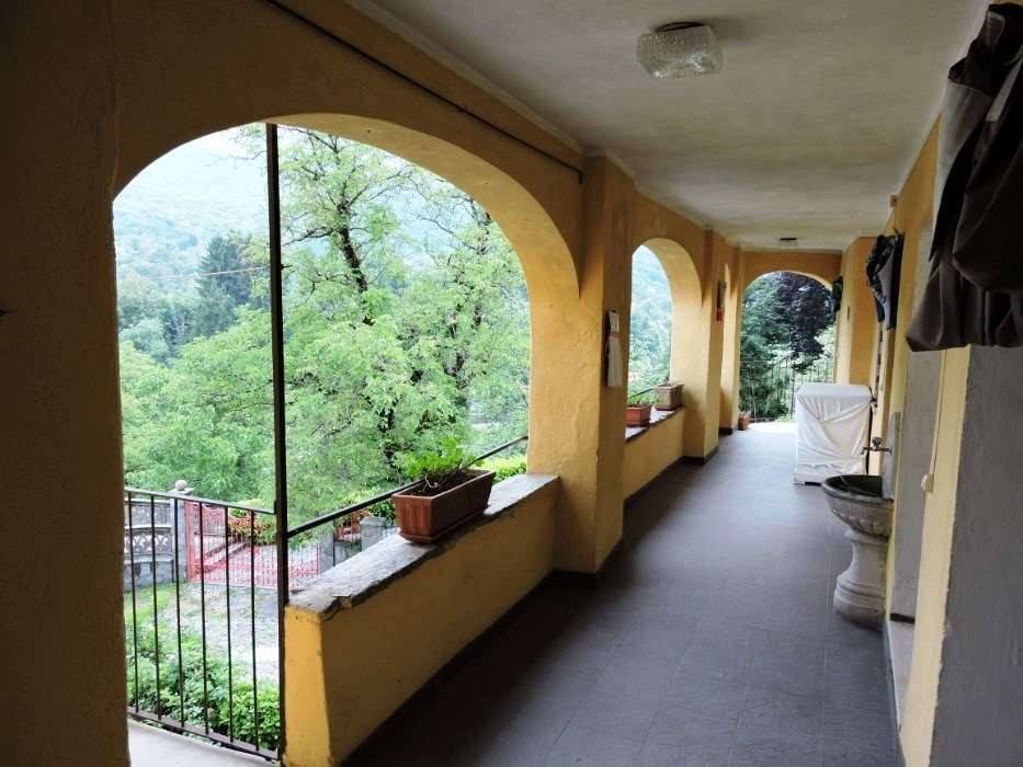 casa indipendente in vendita a Castello Cabiaglio