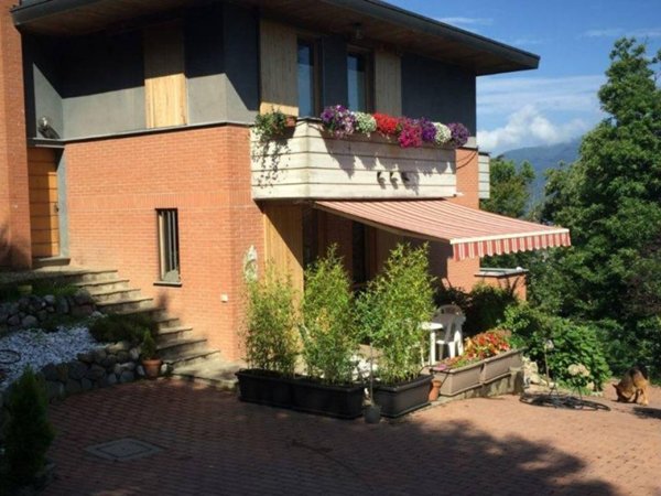 casa indipendente in vendita a Castello Cabiaglio