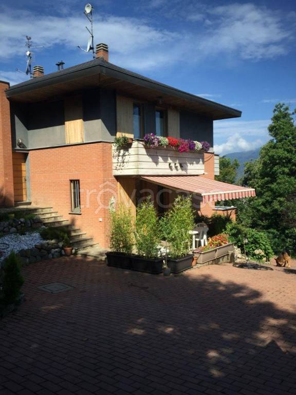 casa indipendente in vendita a Castello Cabiaglio