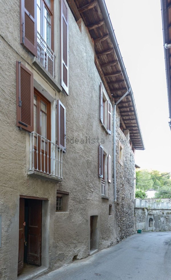 villa in vendita a Castello Cabiaglio