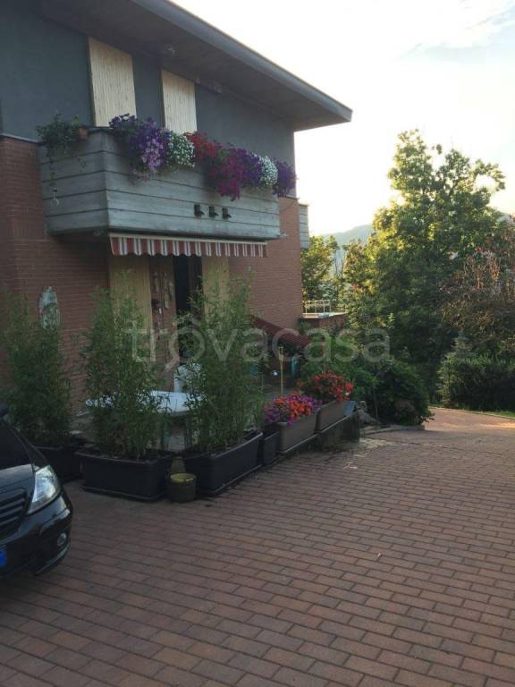 casa indipendente in vendita a Castello Cabiaglio