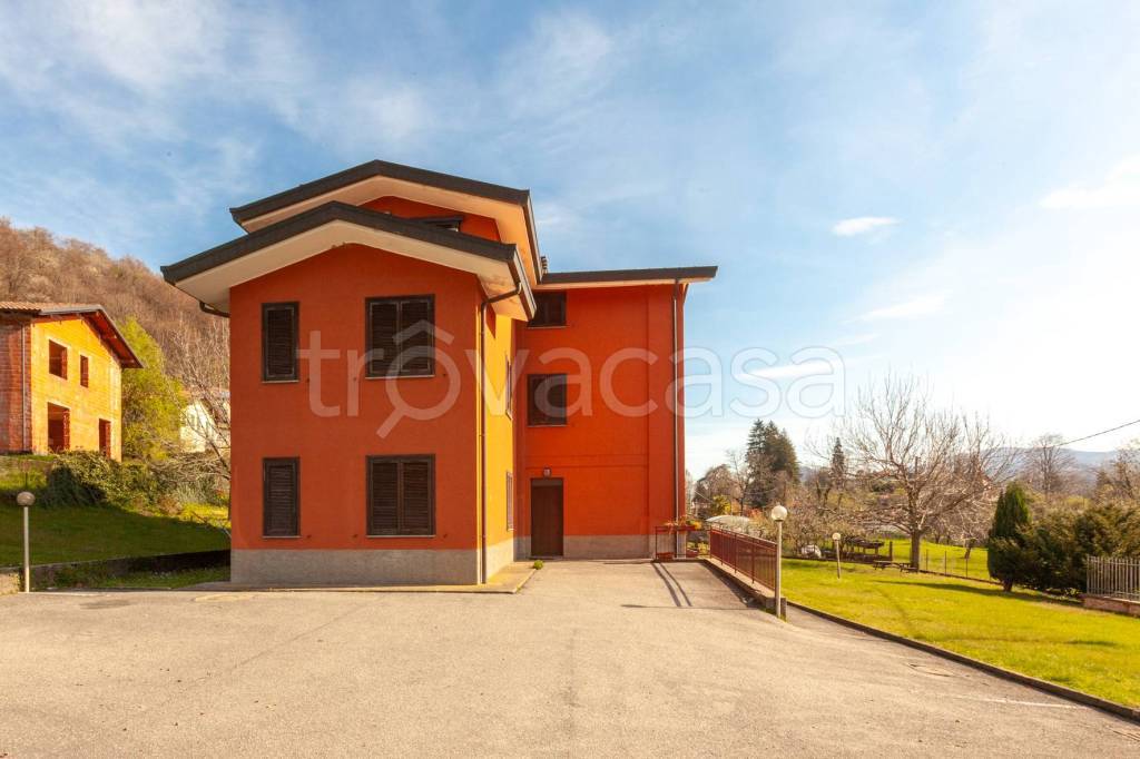 villa in vendita a Castello Cabiaglio