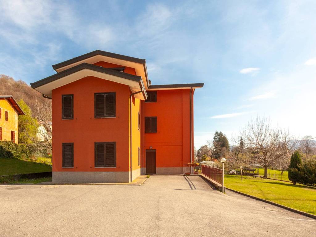 villa in vendita a Castello Cabiaglio