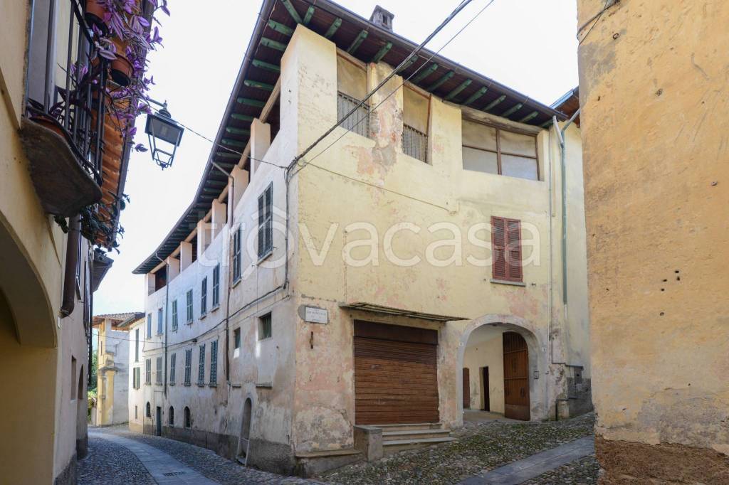 villa in vendita a Castello Cabiaglio