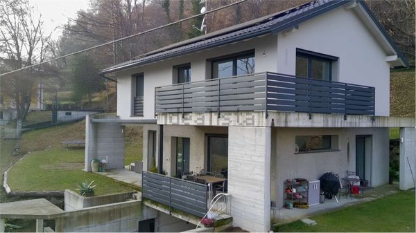 casa indipendente in vendita a Castello Cabiaglio