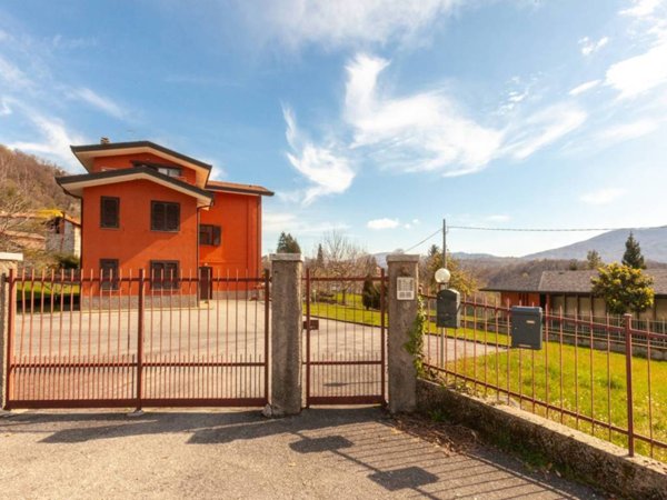 villa in vendita a Castello Cabiaglio