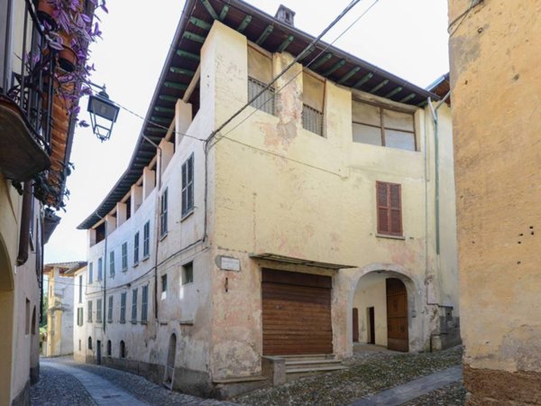 villa in vendita a Castello Cabiaglio