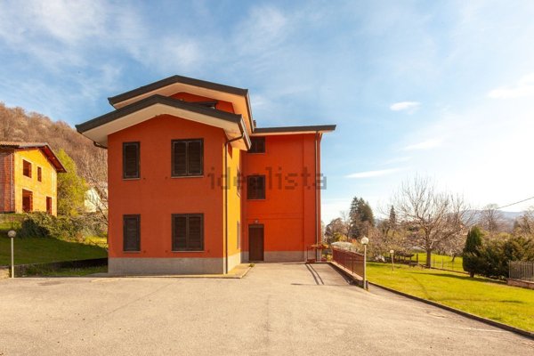 villa in vendita a Castello Cabiaglio