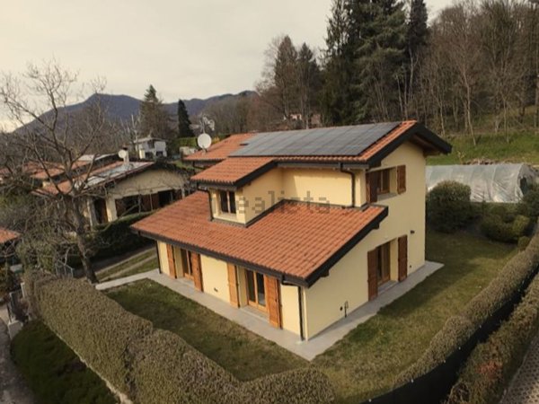 casa indipendente in vendita a Castello Cabiaglio