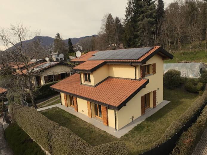 casa indipendente in vendita a Castello Cabiaglio