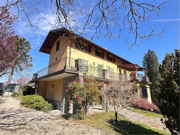 casa indipendente in vendita a Castello Cabiaglio