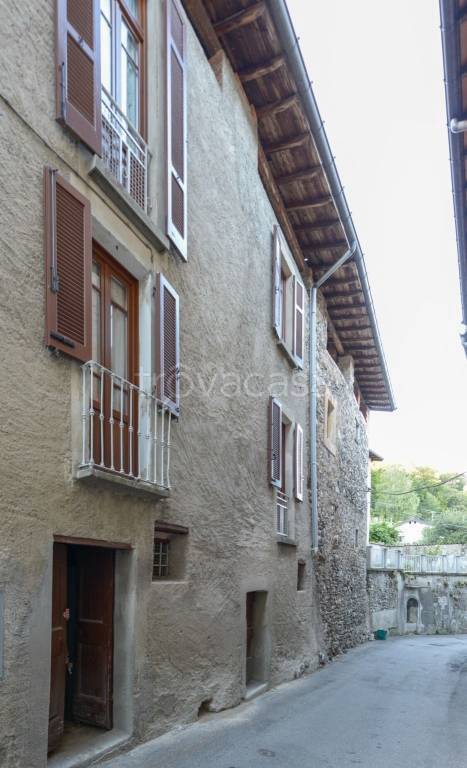 casa indipendente in vendita a Castello Cabiaglio