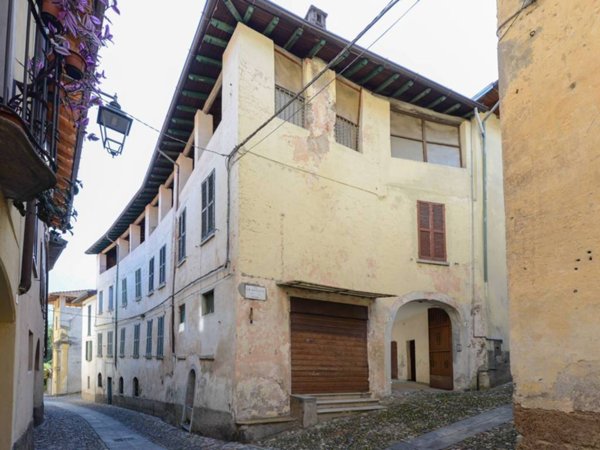 villa in vendita a Castello Cabiaglio
