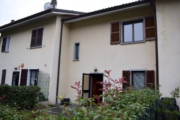 casa indipendente in vendita a Castelveccana in zona Nasca
