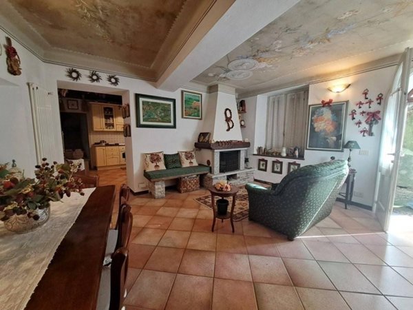 casa indipendente in vendita a Castelveccana in zona Sarigo